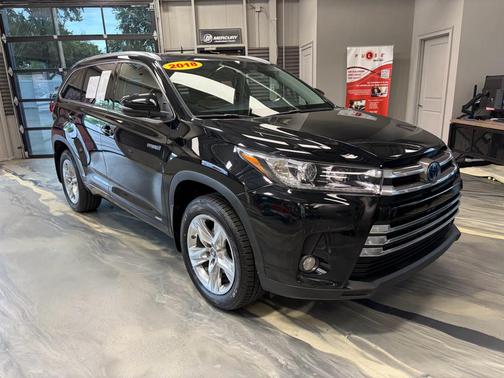 Midnight Black Metallic 2018 Toyota Highlander Hybrid Limited
