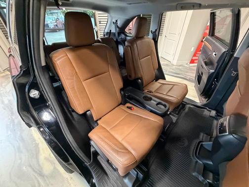 Midnight Black Metallic 2018 Toyota Highlander Hybrid Limited
