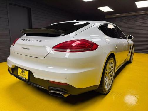 2015 Porsche Panamera 4