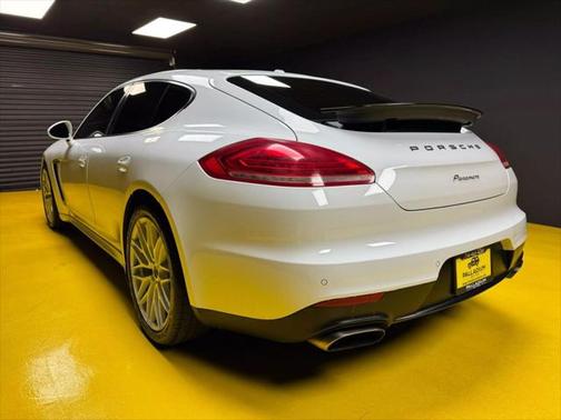 2015 Porsche Panamera 4