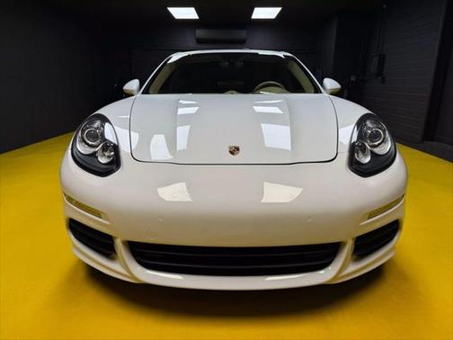 2015 Porsche Panamera 4