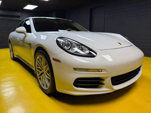 2015 Porsche Panamera 4