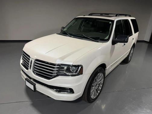 White 2017 Lincoln Navigator Select