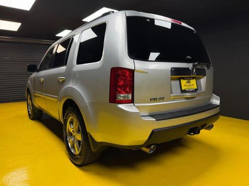 Silver 2009 Honda Pilot EX-L