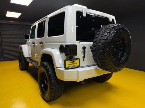 Bright White Clearcoat 2017 Jeep Wrangler Unlimited Sahara