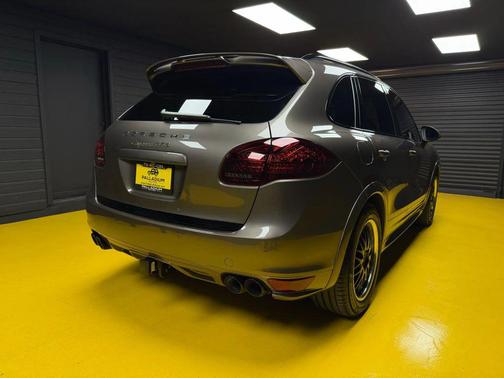 2014 Porsche Cayenne GTS