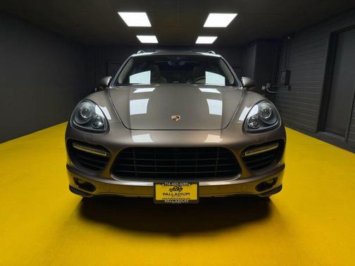 2014 Porsche Cayenne GTS