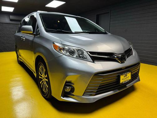 2019 Toyota Sienna XLE
