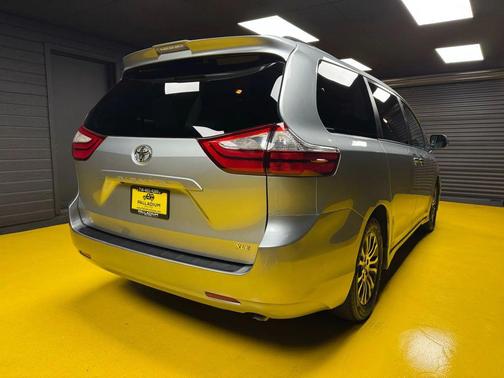 2019 Toyota Sienna XLE