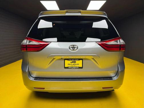 2019 Toyota Sienna XLE