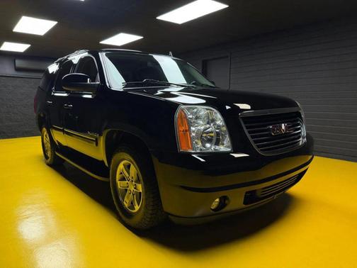 Black 2014 GMC Yukon SLT