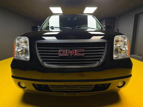 Black 2014 GMC Yukon SLT