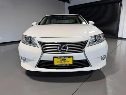 White 2014 Lexus ES 350 Base