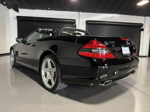 Black 2011 Mercedes-Benz SL-Class SL 550 Roadster 2D
