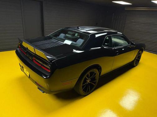 Pitch Black Clearcoat 2016 Dodge Challenger R/T