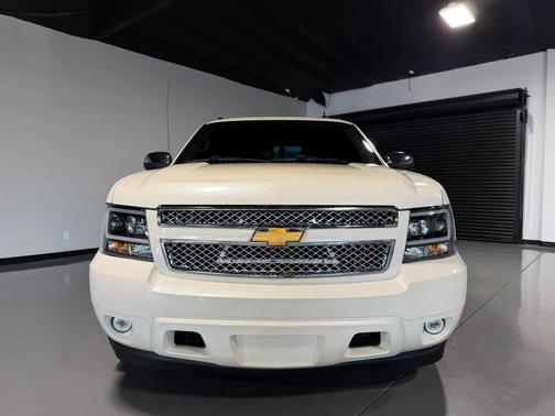 White Diamond Tricoat 2013 Chevrolet Avalanche LTZ