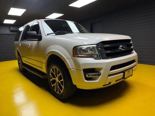 White 2016 Ford Expedition XLT