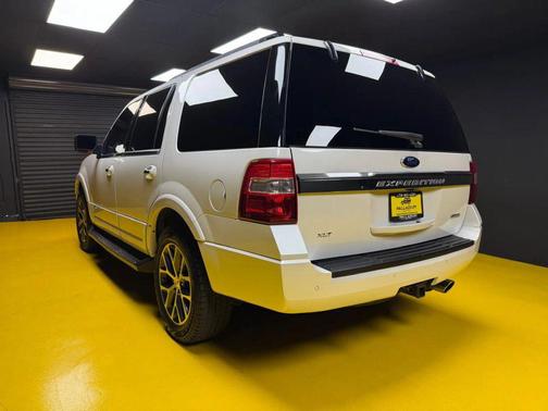 White 2016 Ford Expedition XLT
