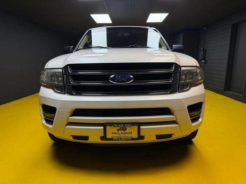 White 2016 Ford Expedition XLT