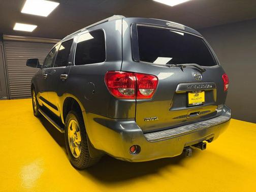 2008 Toyota Sequoia SR5