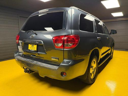 2008 Toyota Sequoia SR5