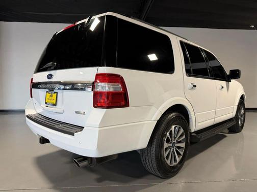 White 2017 Ford Expedition XLT