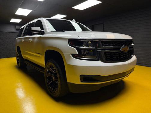 White 2018 Chevrolet Suburban LT