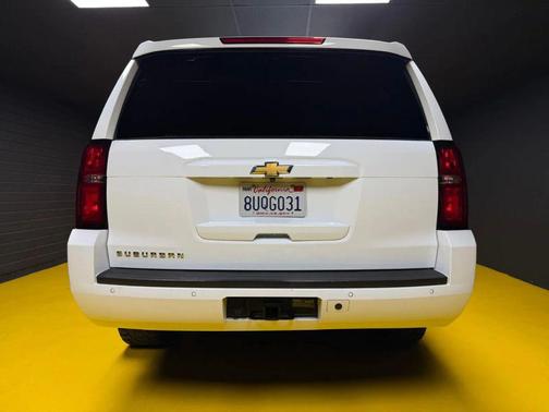 White 2018 Chevrolet Suburban LT