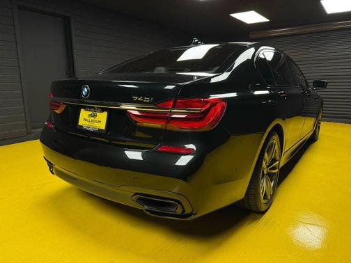 2016 BMW 740 740i Sedan 4D