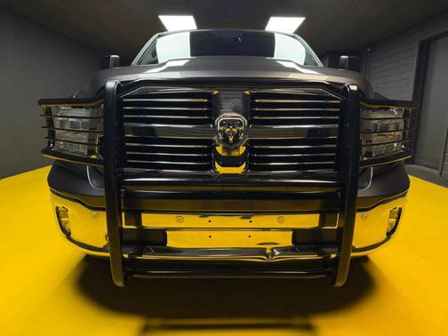 Granite Crystal Metallic Clearcoat 2018 RAM 1500 Big Horn