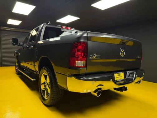 Granite Crystal Metallic Clearcoat 2018 RAM 1500 Big Horn