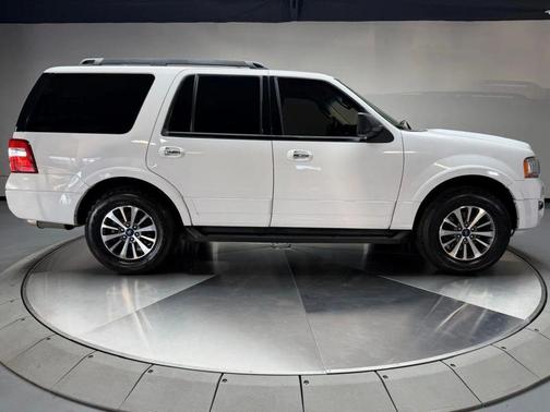White 2017 Ford Expedition XLT