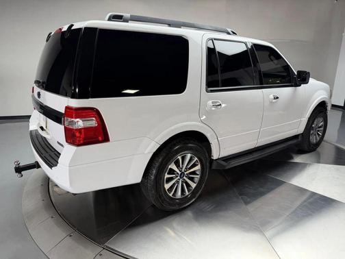 White 2017 Ford Expedition XLT