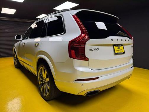 2016 Volvo XC90 T6 Momentum
