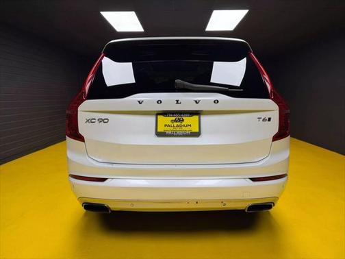 2016 Volvo XC90 T6 Momentum