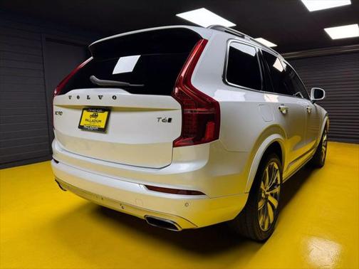 2016 Volvo XC90 T6 Momentum