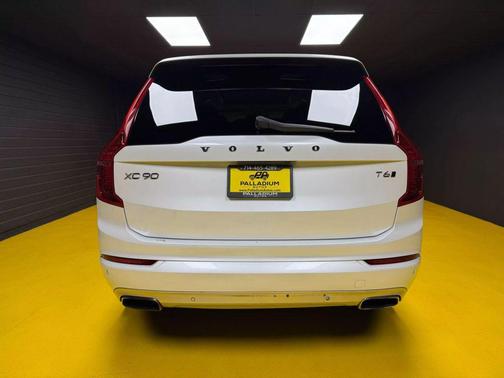 2016 Volvo XC90 T6 Momentum
