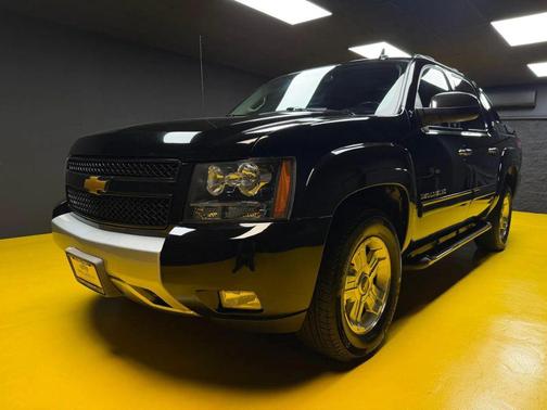 Black 2013 Chevrolet Avalanche LT