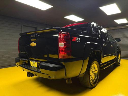 Black 2013 Chevrolet Avalanche LT
