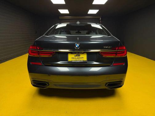 2016 BMW 740 740i Sedan 4D