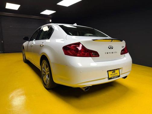 2010 INFINITI G37x Base