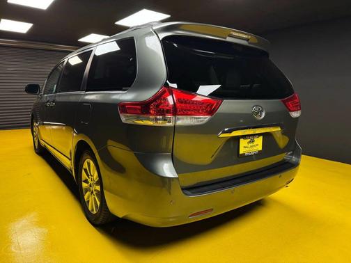 2013 Toyota Sienna XLE