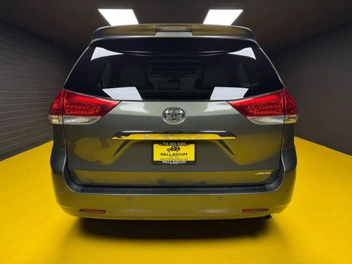 2013 Toyota Sienna XLE