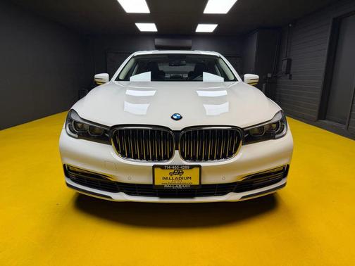 2016 BMW 740 740i Sedan 4D