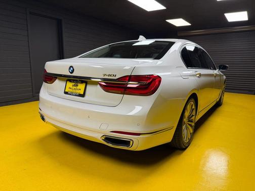 2016 BMW 740 740i Sedan 4D