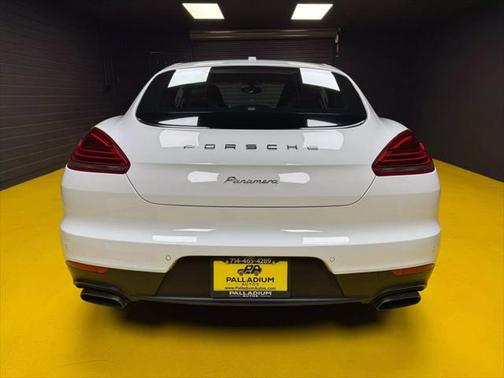 2015 Porsche Panamera 4
