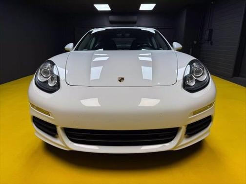 2015 Porsche Panamera 4