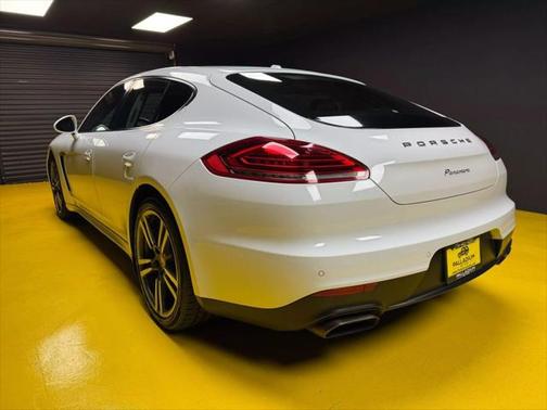 2015 Porsche Panamera 4