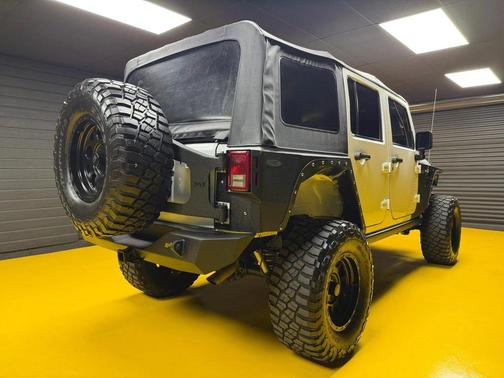 Bright White Clearcoat 2017 Jeep Wrangler Unlimited Sport