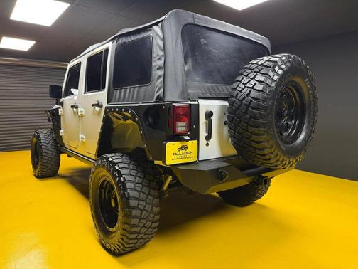 Bright White Clearcoat 2017 Jeep Wrangler Unlimited Sport